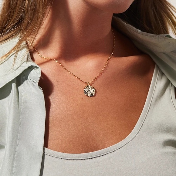 Ana Luisa Margot Necklace Gold disc textured - Picture 3 of 4